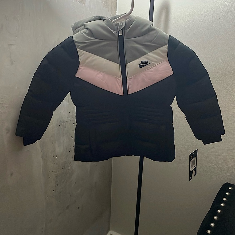 SOLD!! Nike coat, off-season sale !! 🤑🤑🤑